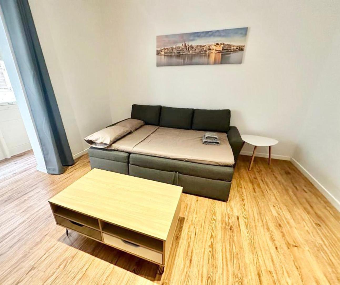 Central And Modern Valletta Flat Екстер'єр фото