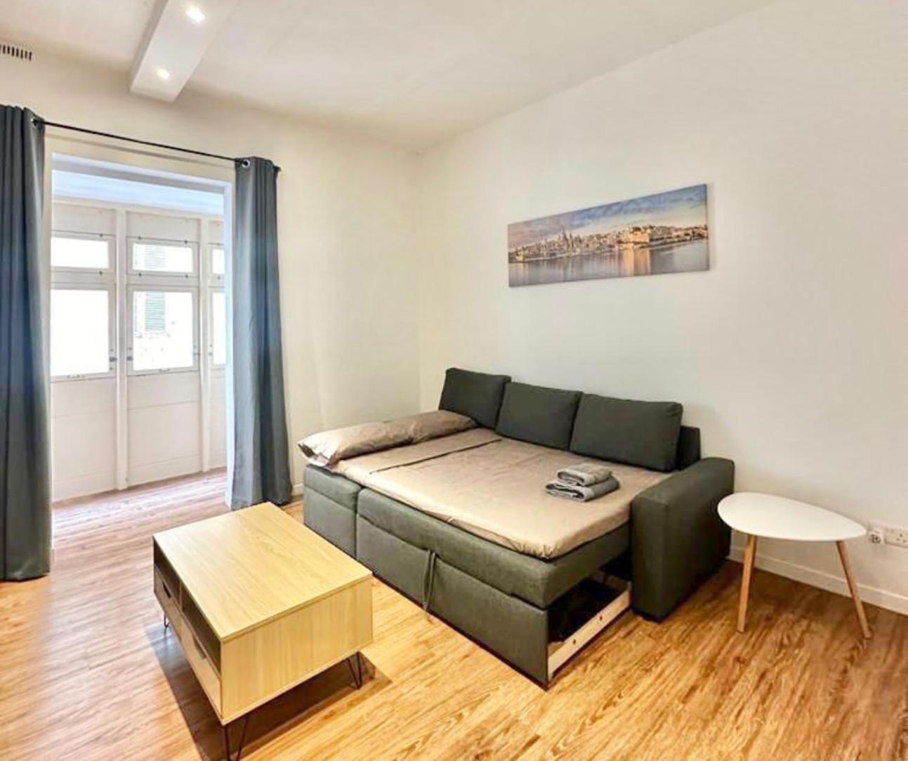 Central And Modern Valletta Flat Екстер'єр фото