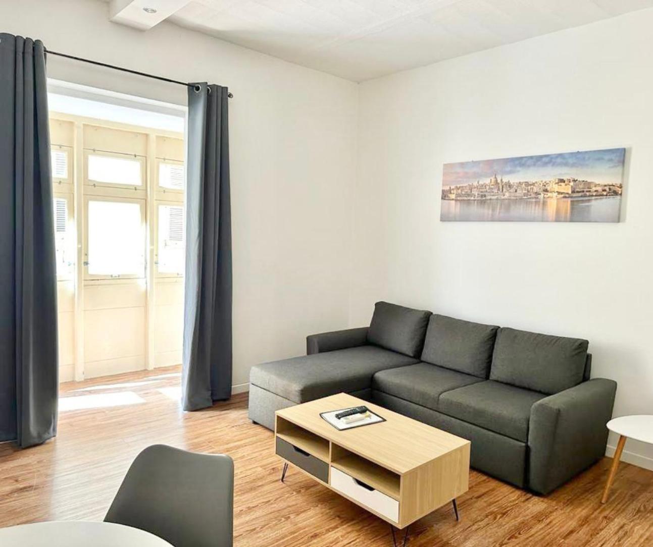 Central And Modern Valletta Flat Екстер'єр фото